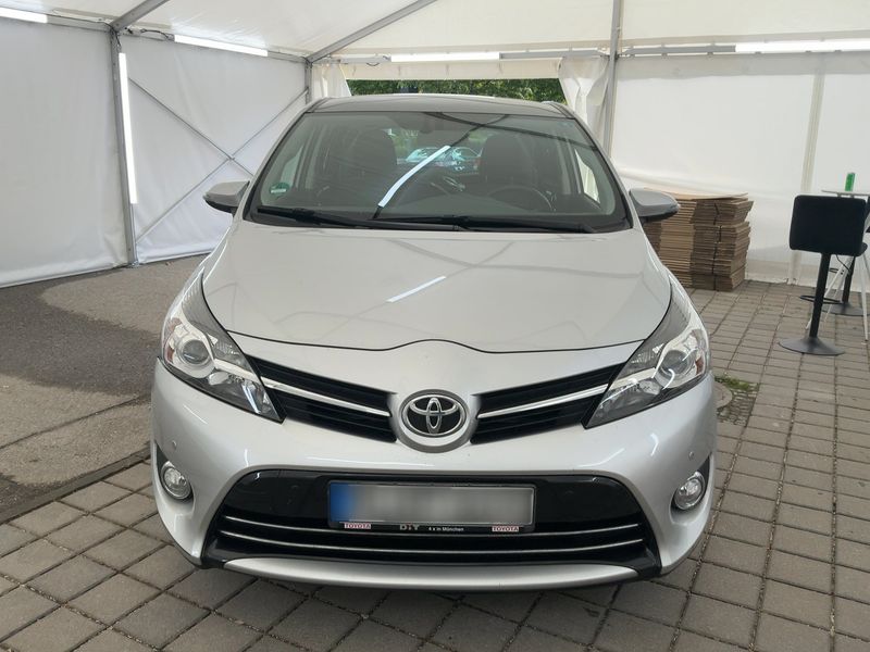 Toyota Verso 1.6 D-4D SkyView Edition — zdjęcie 9