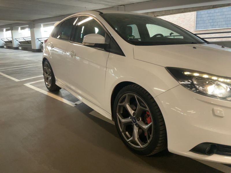 Ford Focus 2.0 EcoBoost ST 2013 – снимка 12