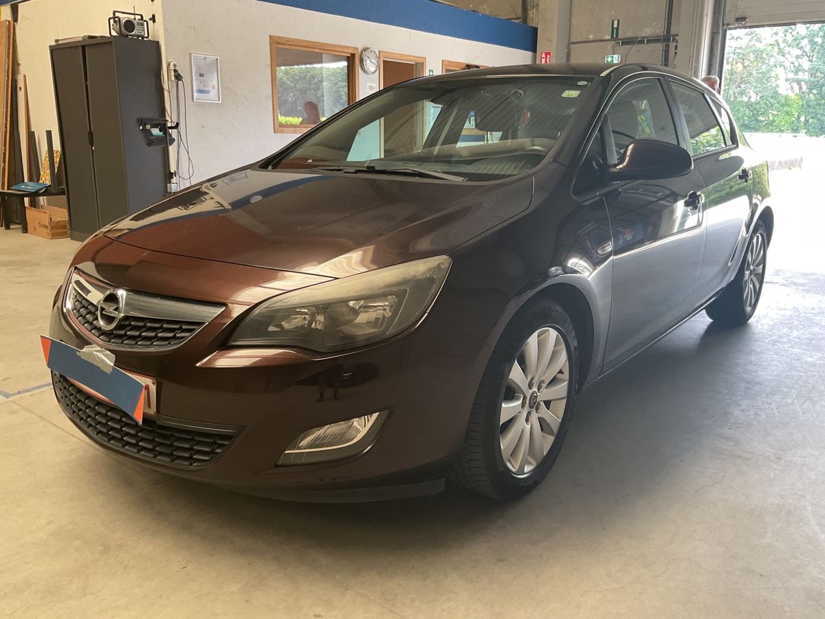 Opel Astra 2011