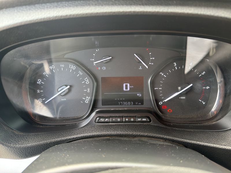 Opel Zafira Life 2.0 Diesel M Selection L2 — zdjęcie 12