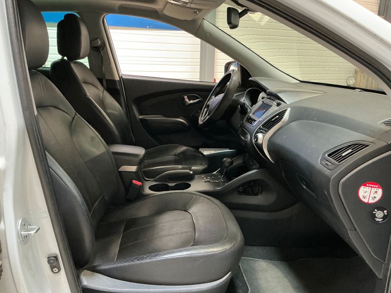 Hyundai ix35 2.0 CRDi Premium AWD — zdjęcie 11