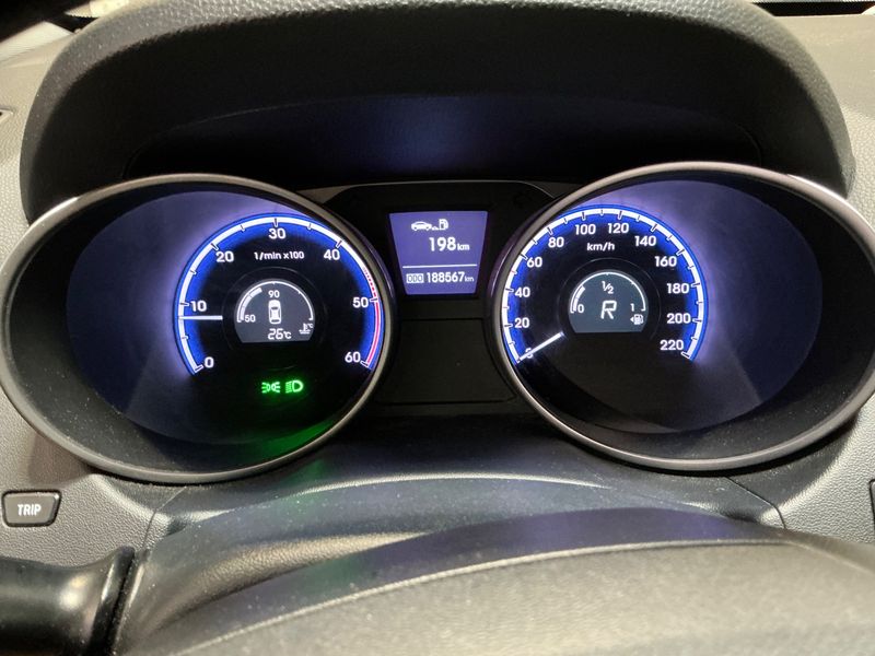 Hyundai ix35 2.0 CRDi Premium AWD — zdjęcie 13