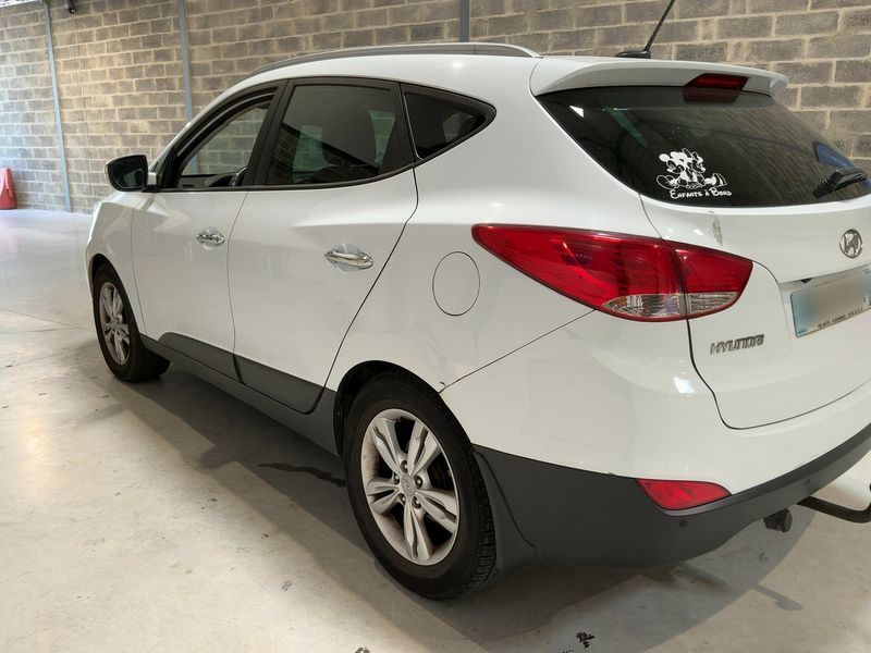Hyundai ix35 2.0 CRDi Premium AWD — zdjęcie 3