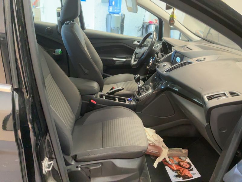 Ford Grand C-Max 1.5 TDCi Titanium — zdjęcie 11