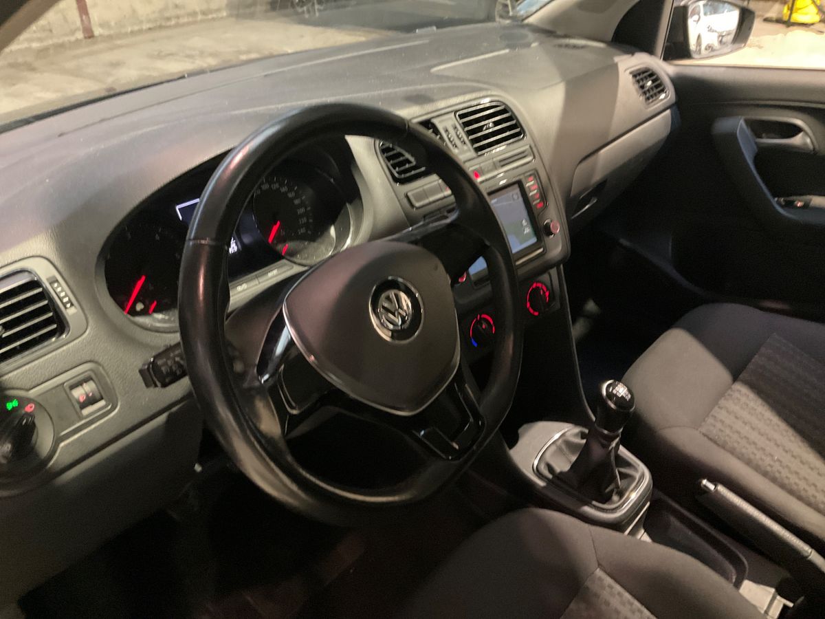 Volkswagen Polo 2015 — photo 27
