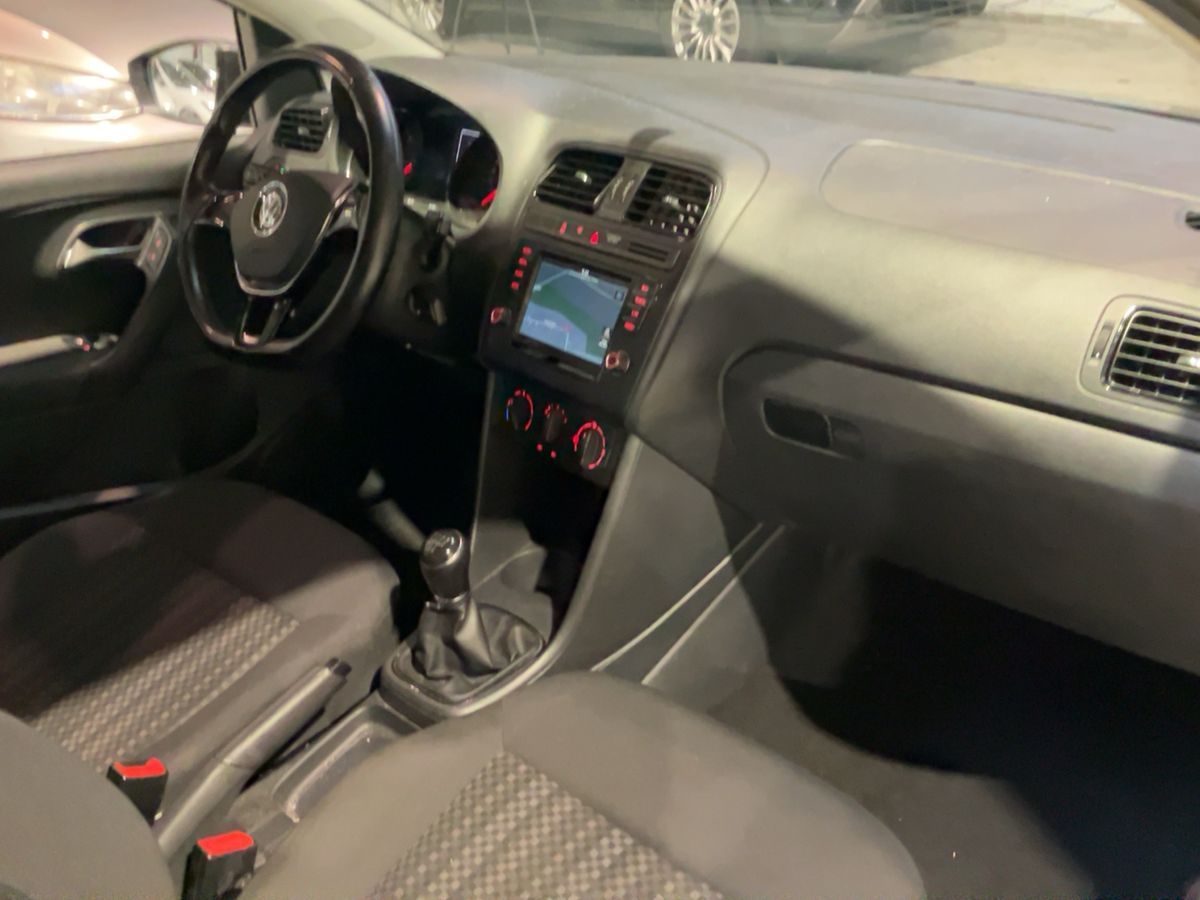 Volkswagen Polo 2015 — photo 18