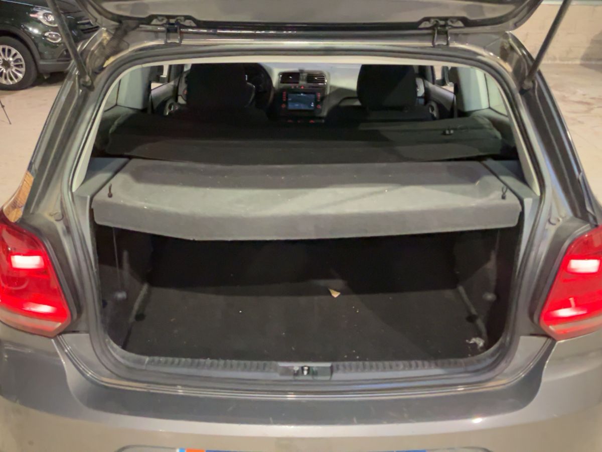 Volkswagen Polo 2015 — photo 16