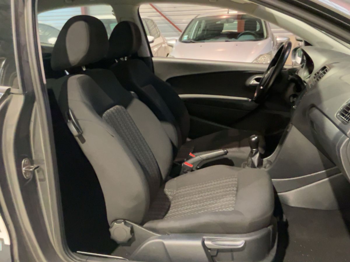 Volkswagen Polo 2015 — photo 17