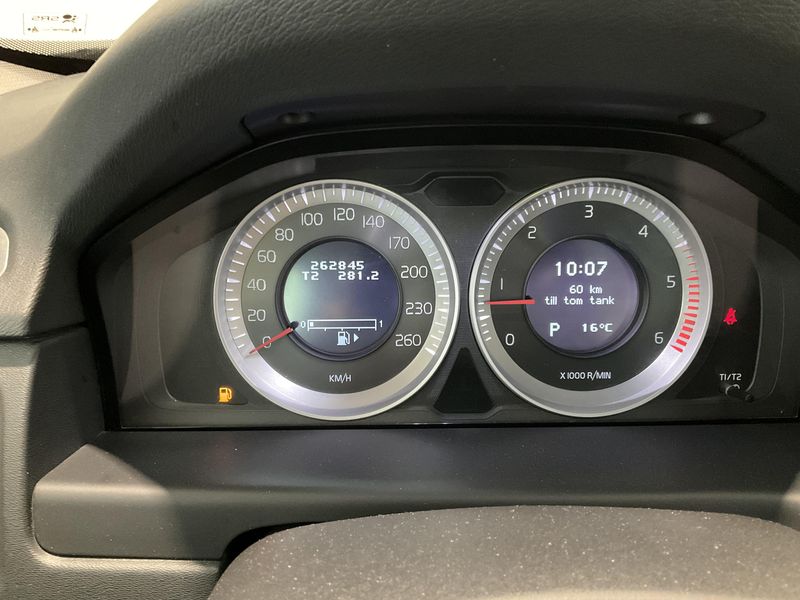 Volvo XC70 2.4 D5 Summum AWD — zdjęcie 13