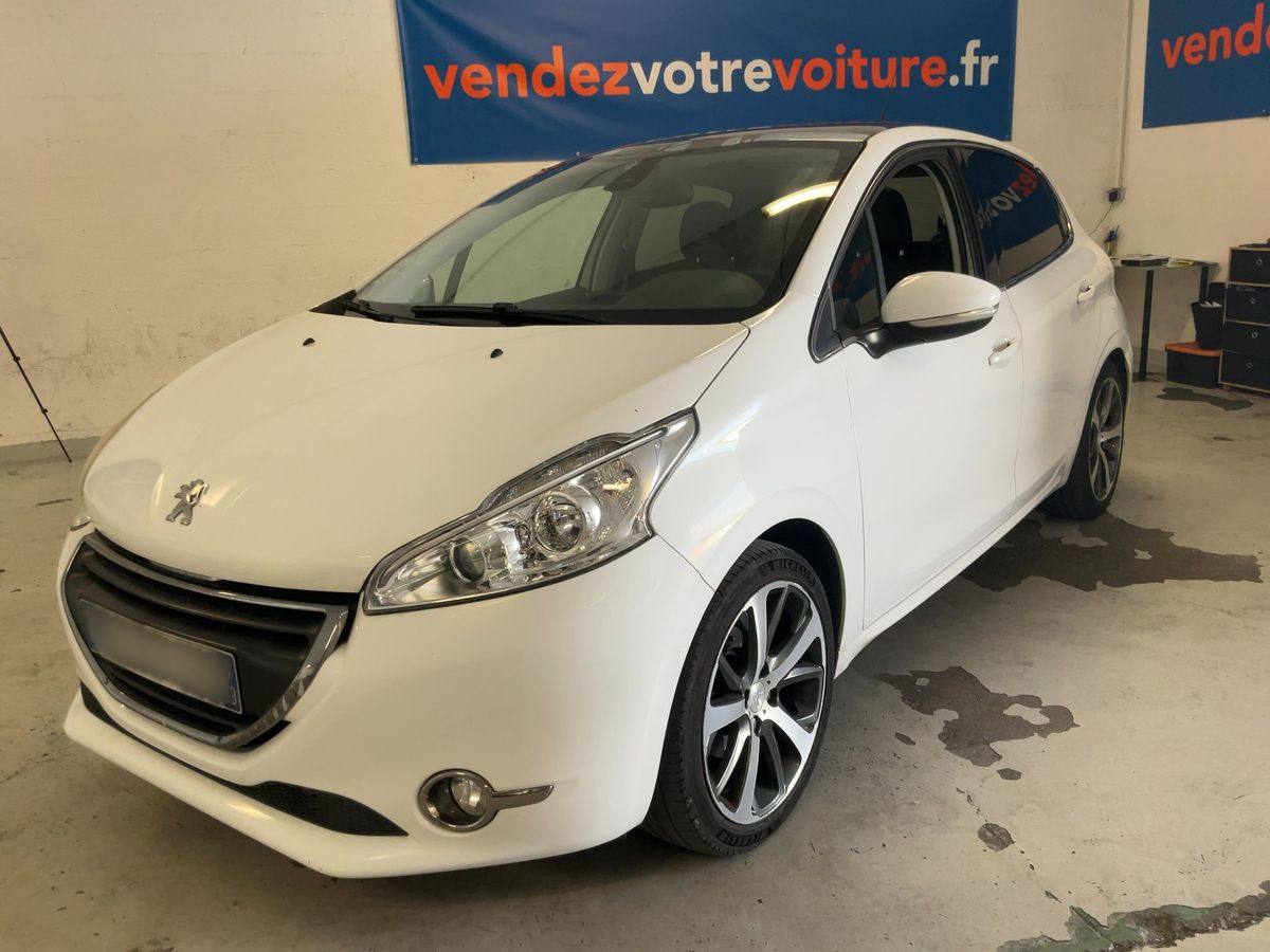 Peugeot 208 2015 — photo 1