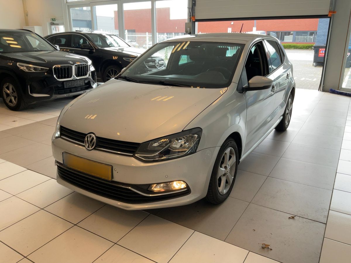 Volkswagen Polo 2017 — photo 1
