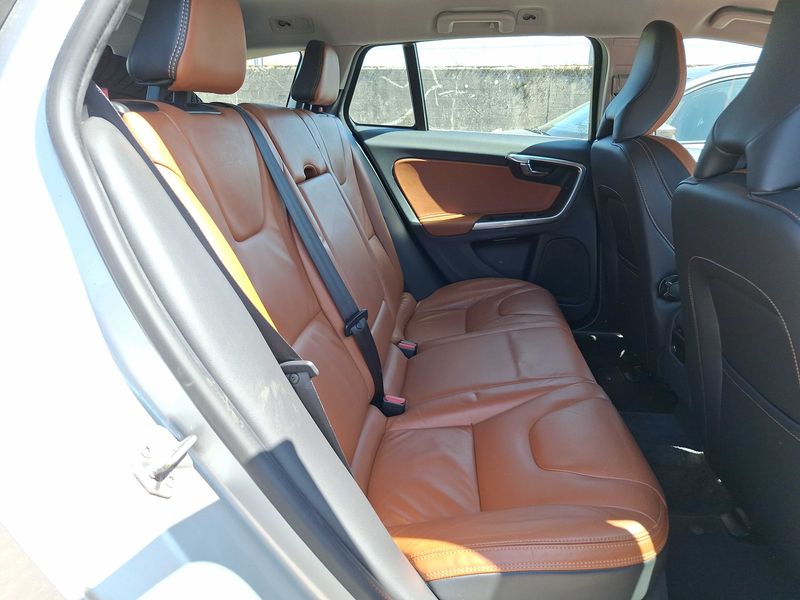 Volvo V60 2.4 D6 Plug-in Hybrid Summum AWD — zdjęcie 14