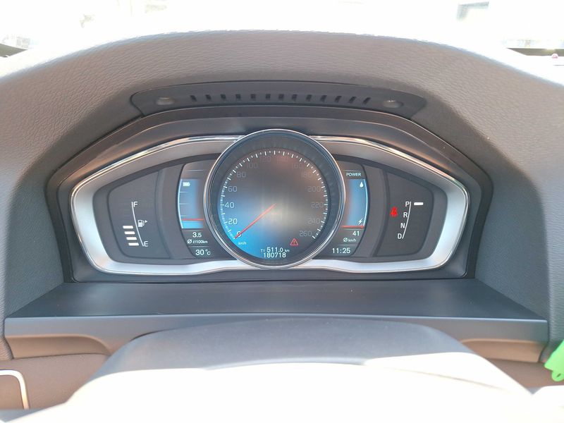 Volvo V60 2.4 D6 Plug-in Hybrid Summum AWD — zdjęcie 12