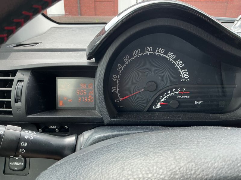 Toyota iQ 1.33 Dual VVT-i — zdjęcie 13
