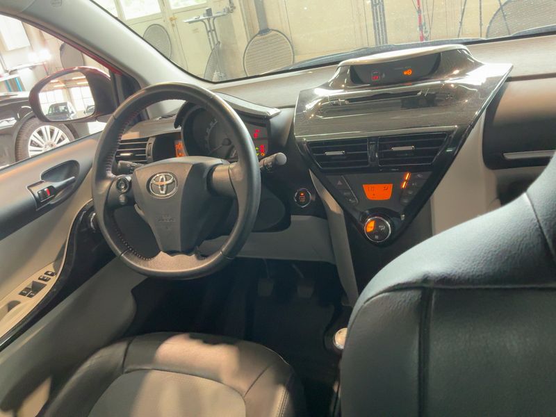 Toyota iQ 1.33 Dual VVT-i — zdjęcie 12