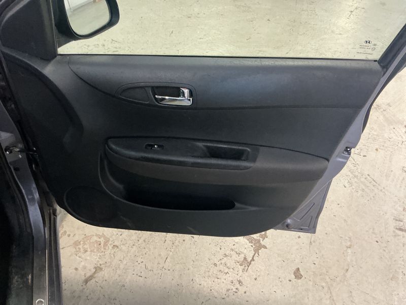 Hyundai i20 1.4 CRDi Classic 2011 – снимка 27