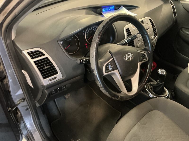 Hyundai i20 1.4 CRDi Classic 2011 – снимка 32