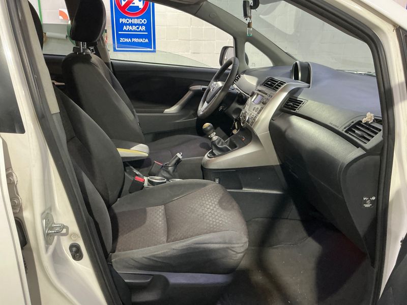 Toyota Verso 1.6 Active 2011 – снимка 3