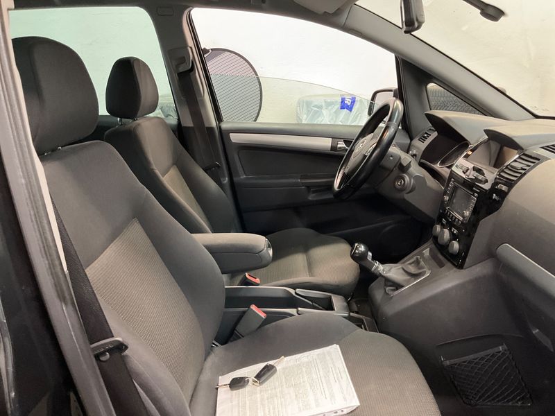 Opel Zafira 1.7 CDTI Family Plus — zdjęcie 3