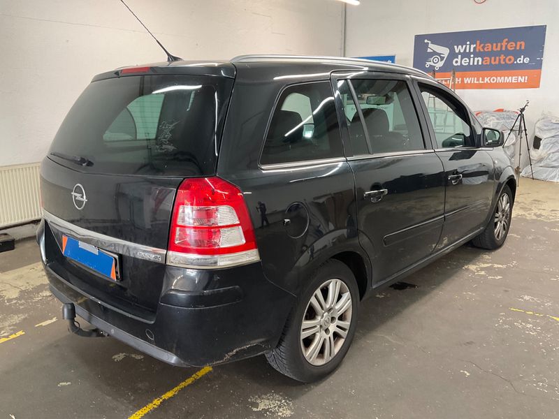 Opel Zafira 1.7 CDTI Family Plus — zdjęcie 2