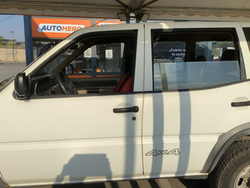 Nissan Terrano 2.7 Turbodiesel Aventura — zdjęcie 4