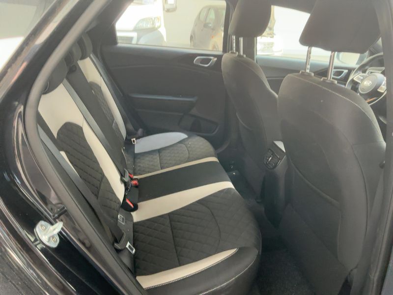 Kia pro_cee'd 1.4 TGDI GT Line — zdjęcie 14