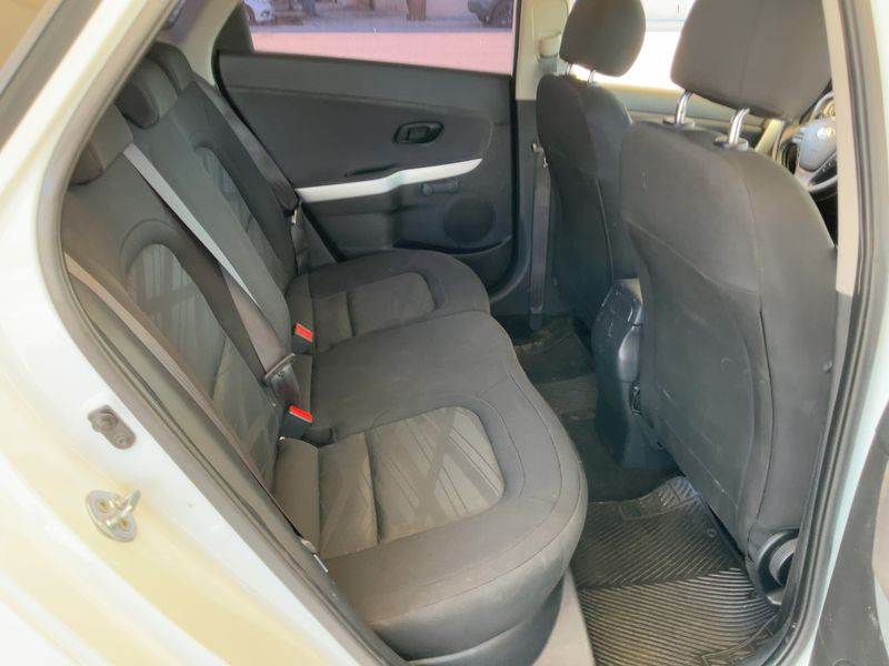 Kia cee'd 1.4 CRDi SW Active 2015 – снимка 19