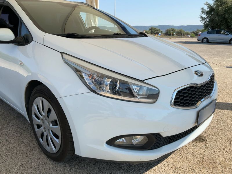 Kia cee'd 1.4 CRDi SW Active 2015 – снимка 12