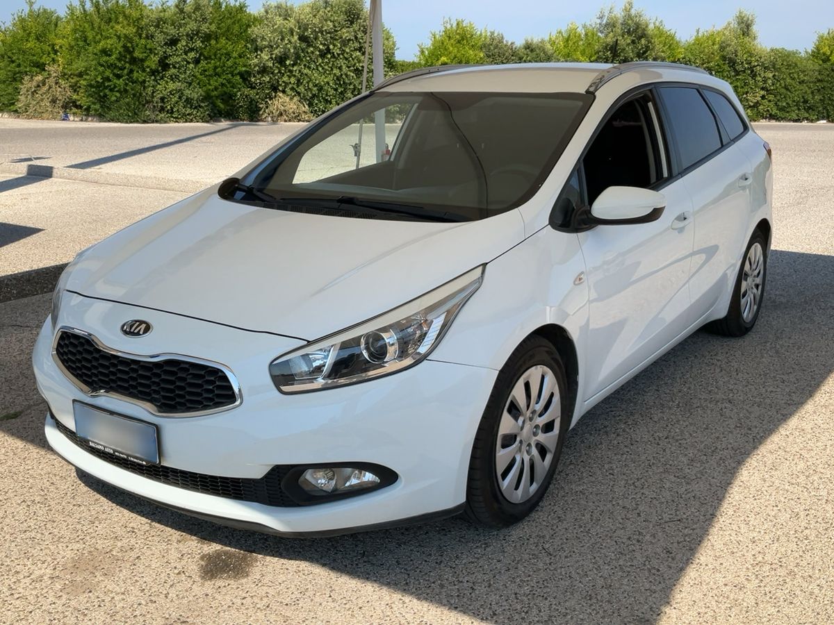 Kia cee'd 2015 — photo 1