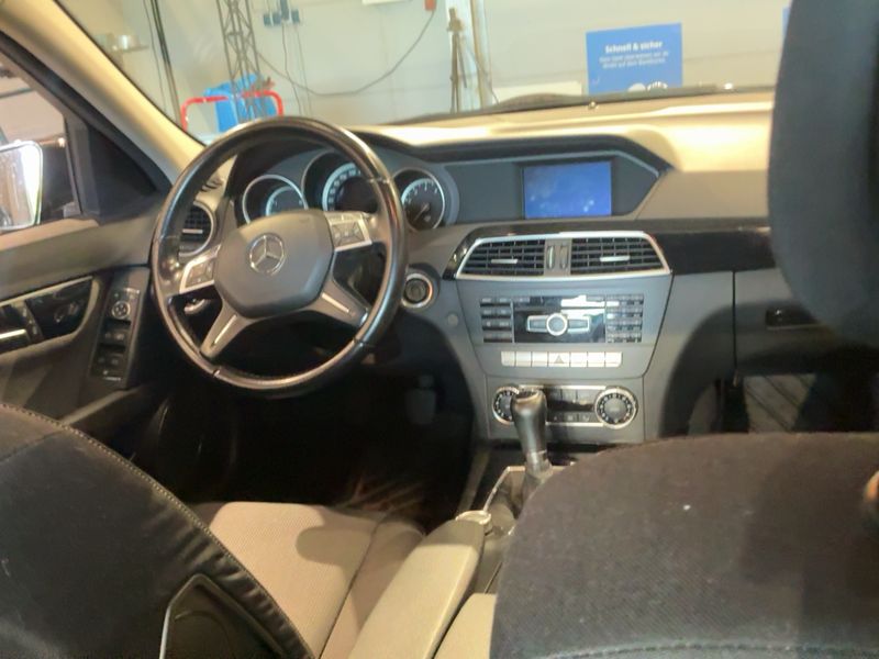 Mercedes-Benz C-Klasse C 200 CGI BlueEfficiency Classic 2011 – снимка 17