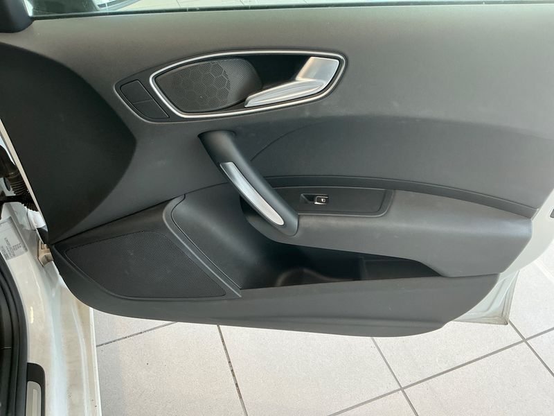 Audi A1 Sportback 1.0 TFSI 2015 – снимка 26