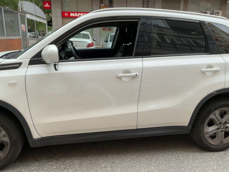 Suzuki Vitara 1.6 DDiS GLE 4x4 — zdjęcie 4