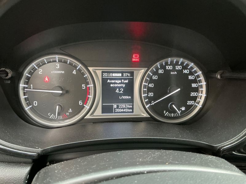 Suzuki Vitara 1.6 DDiS GLE 4x4 — zdjęcie 13