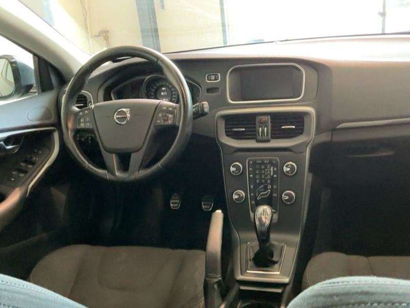 Volvo V40 2.0 D2 — zdjęcie 12