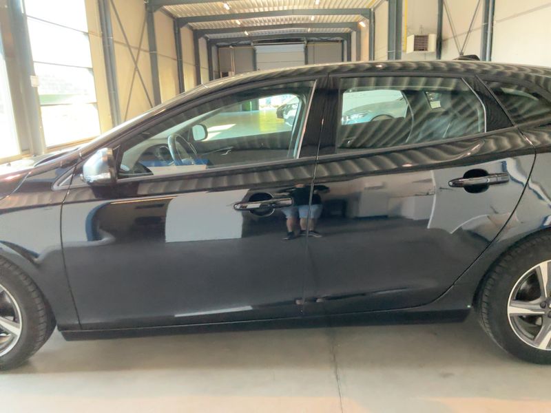 Volvo V40 2.0 D2 — zdjęcie 4