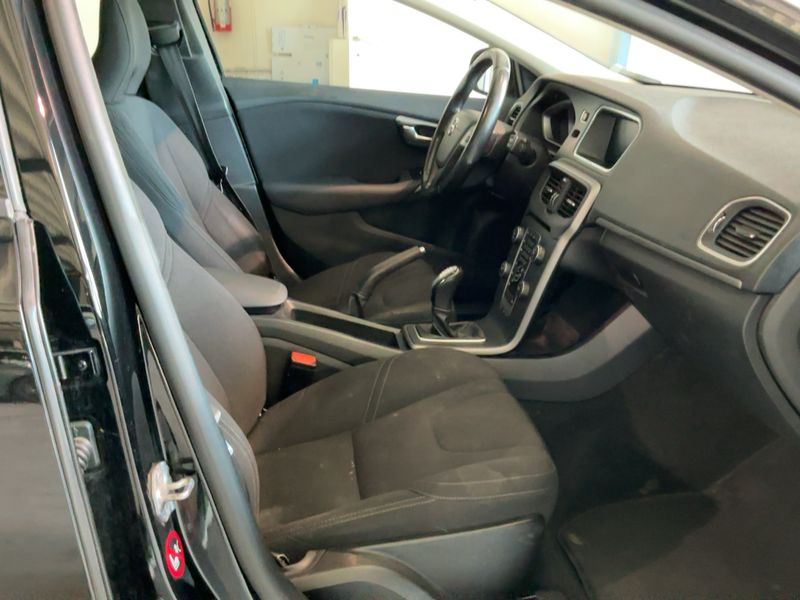 Volvo V40 2.0 D2 — zdjęcie 11