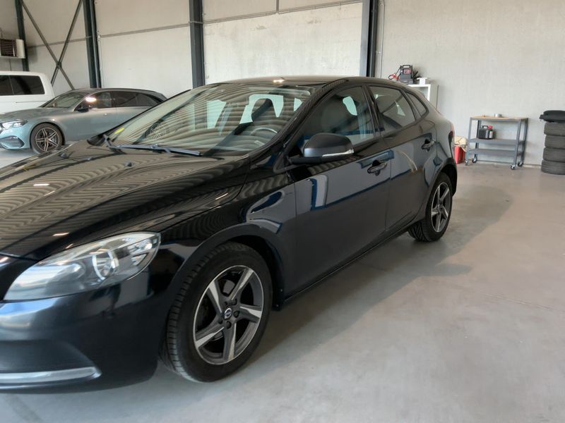 Volvo V40 2.0 D2 — zdjęcie 2