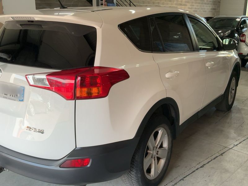 Toyota RAV 4 2.0 D-4D Life — zdjęcie 6