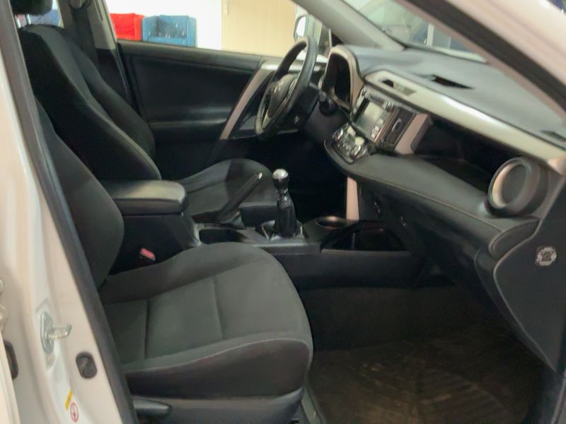 Toyota RAV 4 2.0 D-4D Life — zdjęcie 11