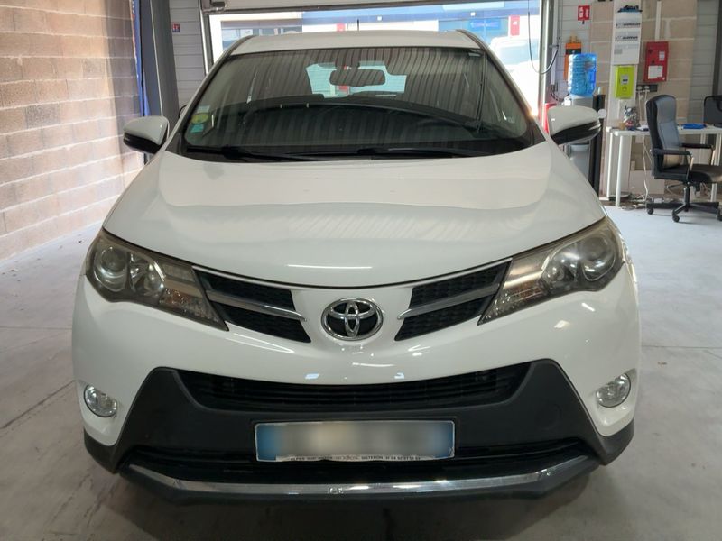 Toyota RAV 4 2.0 D-4D Life — zdjęcie 9