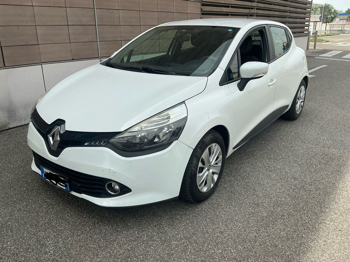 Renault Clio 2015 — photo 1