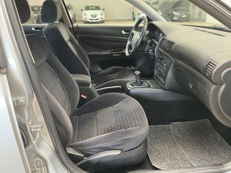 Volkswagen Passat 1.9 TDI Comfortline 2001 – снимка 3