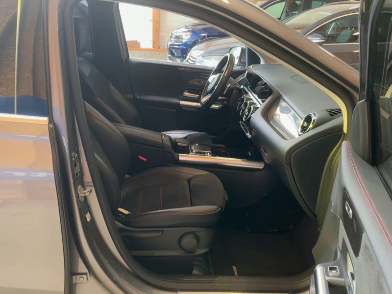 Mercedes-Benz B-Klasse B 220 d AMG Line — zdjęcie 11