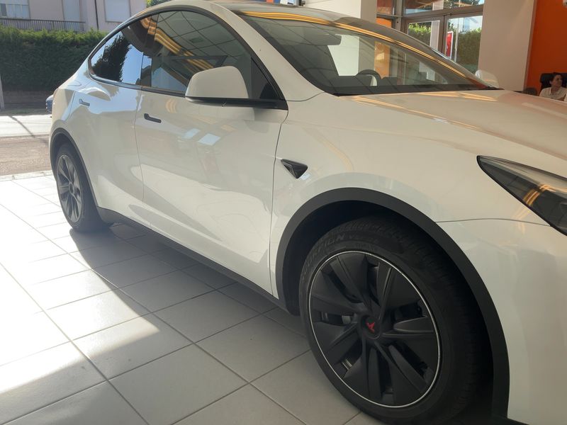 Tesla Model Y Standard Range — zdjęcie 8