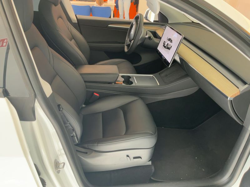 Tesla Model Y Standard Range — zdjęcie 11