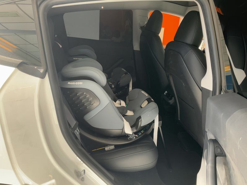 Tesla Model Y Standard Range — zdjęcie 14