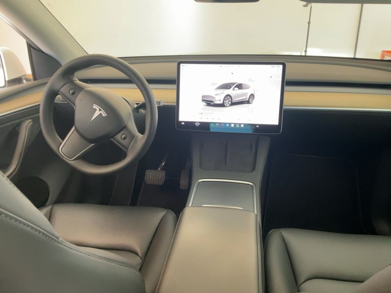 Tesla Model Y Standard Range — zdjęcie 12