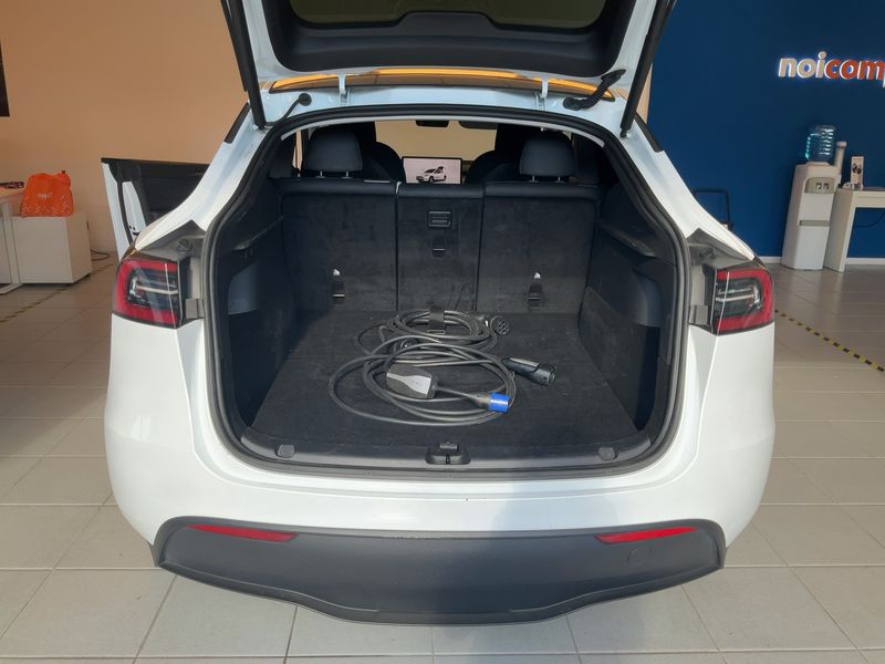 Tesla Model Y Standard Range — zdjęcie 10