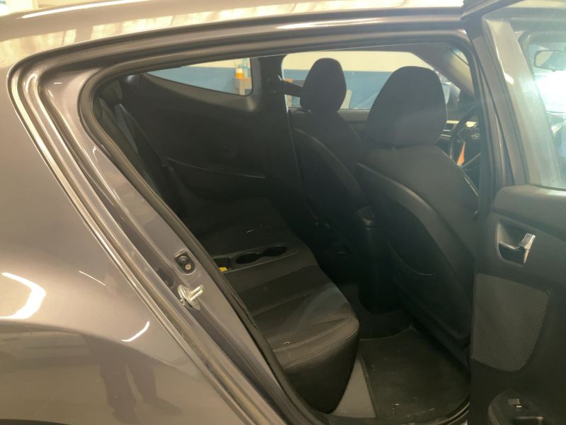 Hyundai Veloster 1.6 — zdjęcie 14
