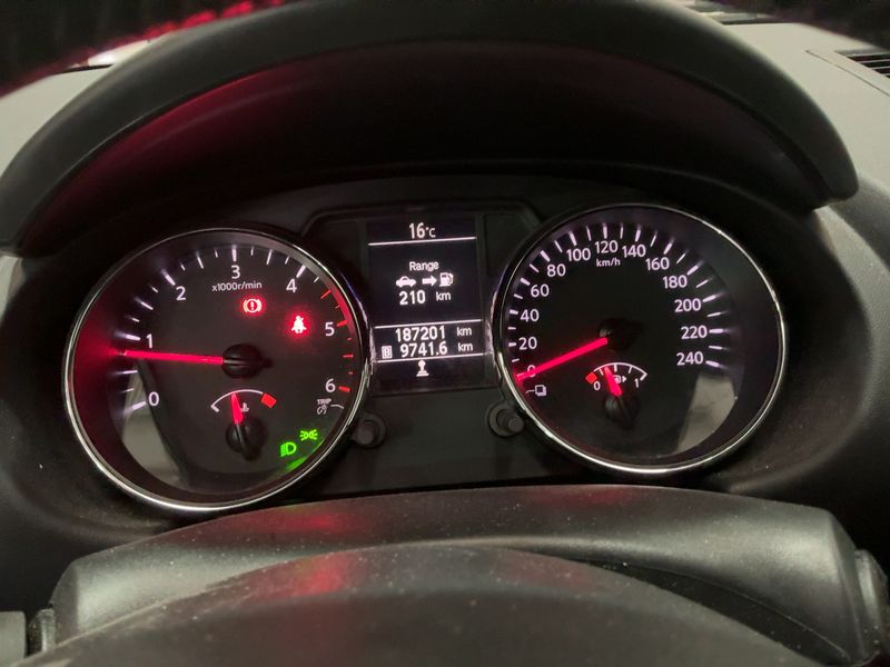 Nissan Qashqai 1.5 Turbodiesel 360 — zdjęcie 13